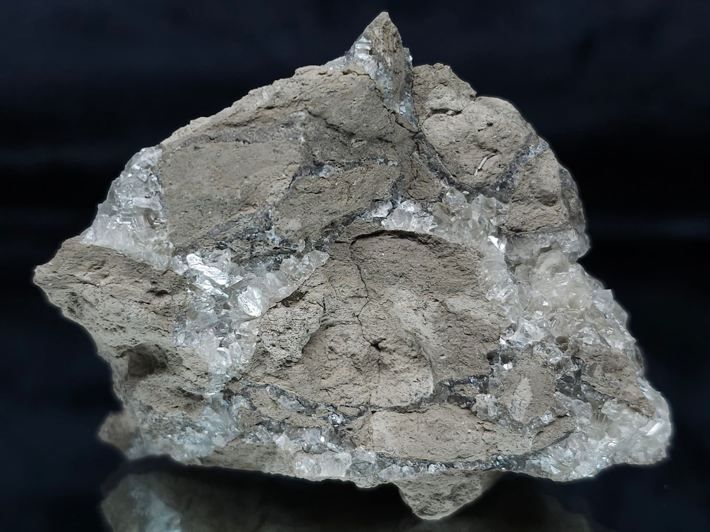 #33681 Super clear Nailhead Spar Calcite cluster and geode it also have Chalcopyrite ore and multiple small fossils in the matrix