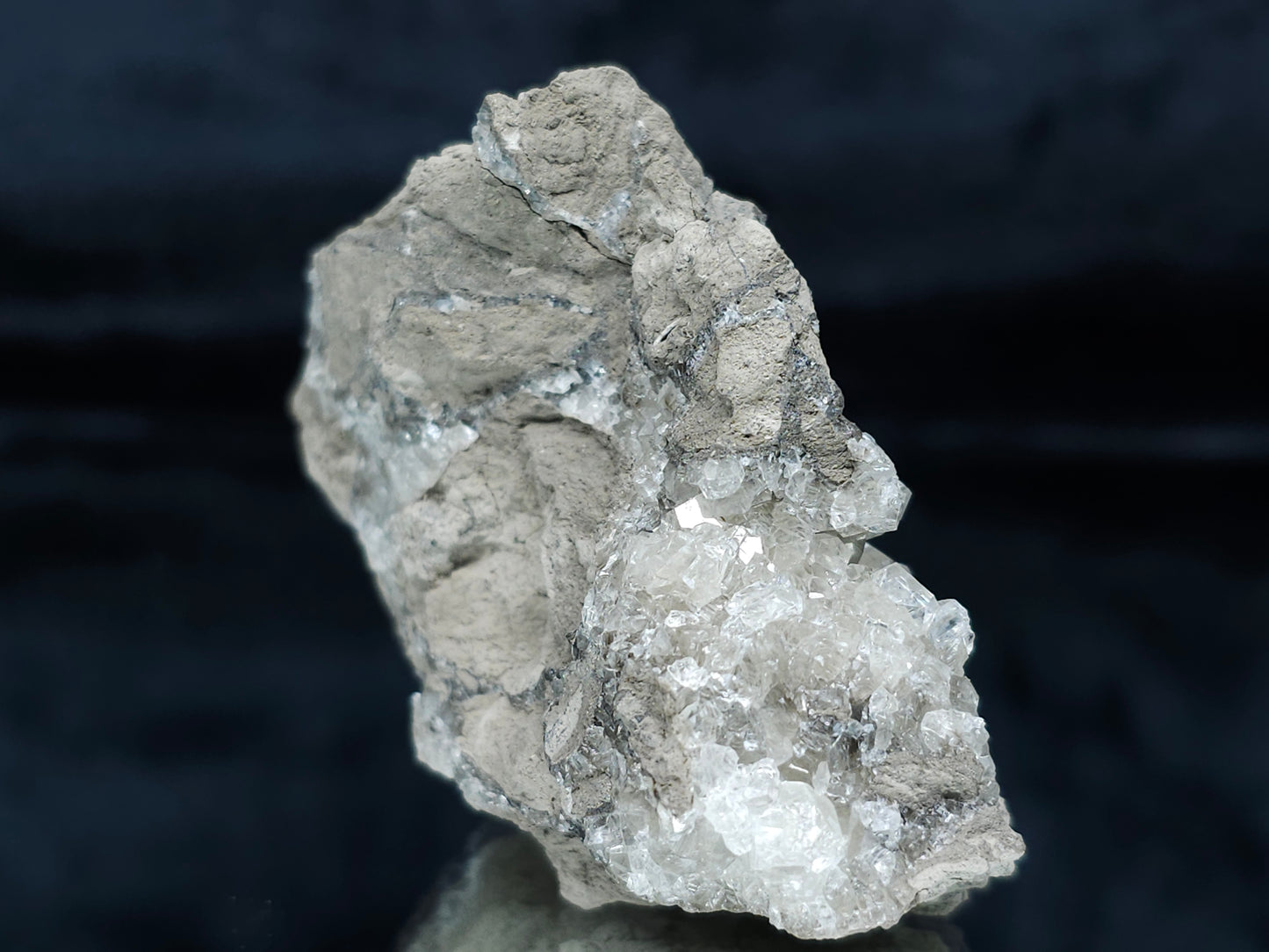 #33681 Super clear Nailhead Spar Calcite cluster and geode it also have Chalcopyrite ore and multiple small fossils in the matrix