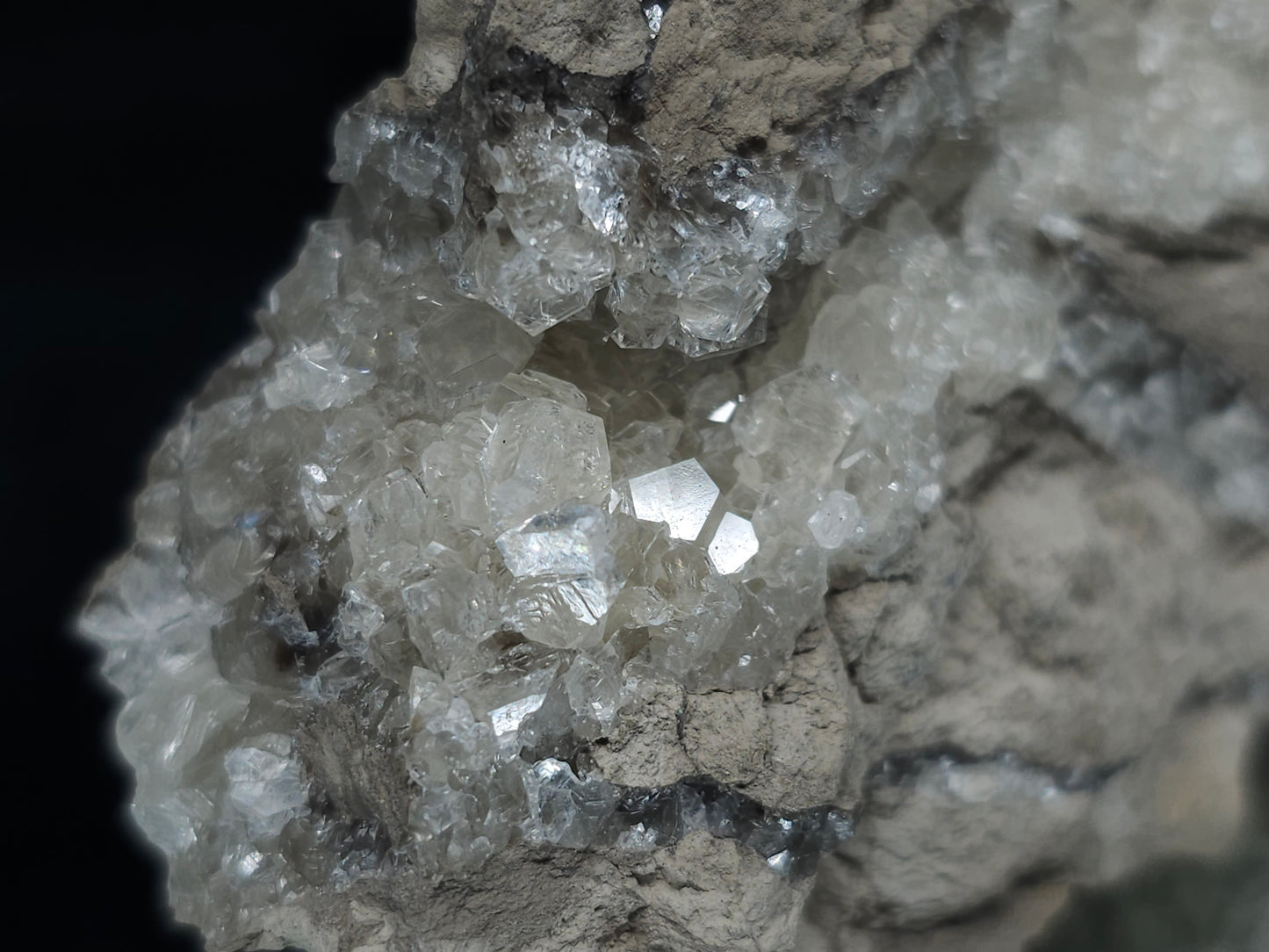 #33681 Super clear Nailhead Spar Calcite cluster and geode it also have Chalcopyrite ore and multiple small fossils in the matrix