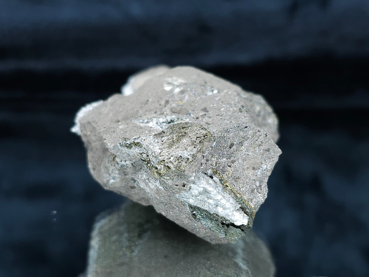 #33694 Super clear Nailhead Spar Calcite cluster and Chalcopyrite ore and multiple small fossils in the matrix