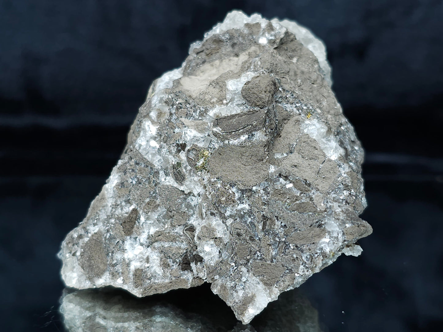 #33697 Super clear Nailhead Spar Calcite geode and Chalcopyrite ore and multiple small fossils in the matrix