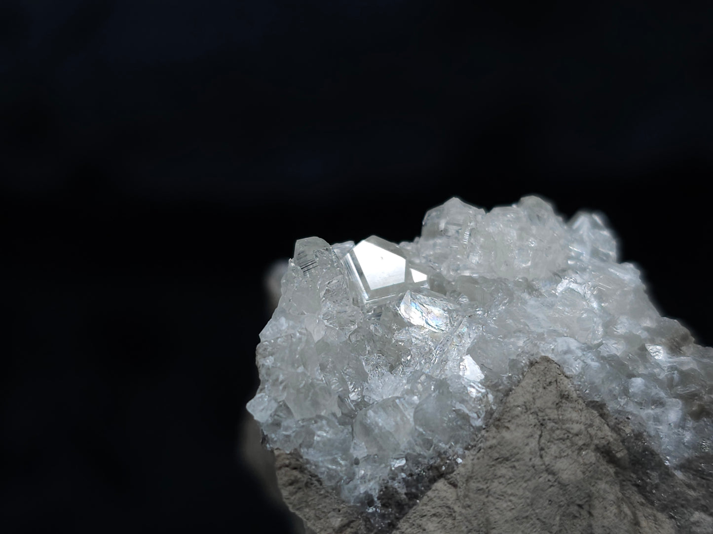 #35940 Super clear Nailhead Spar Calcite cluster, Chalcopyrite ore and multiple small fossils in the matrix
