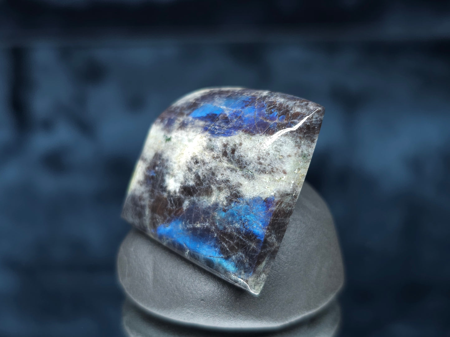 #44073 Labradorite