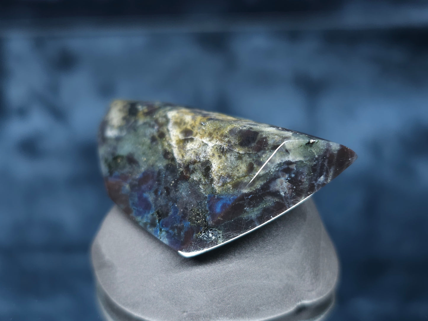 #44077 Labradorite