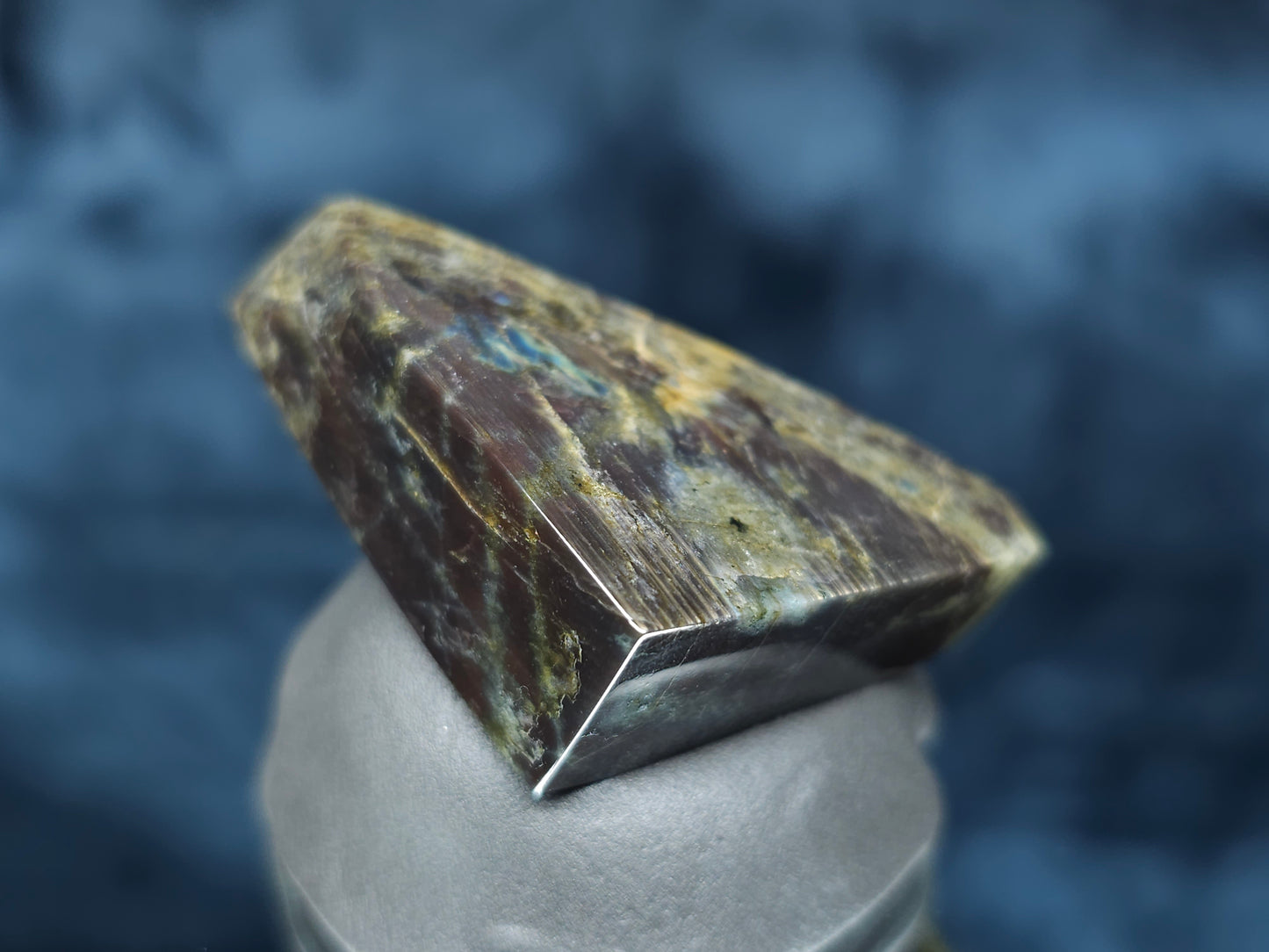 #44079 Labradorite