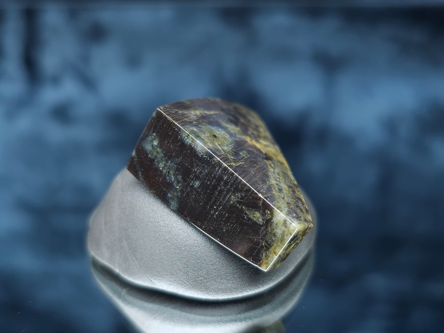 #44079 Labradorite