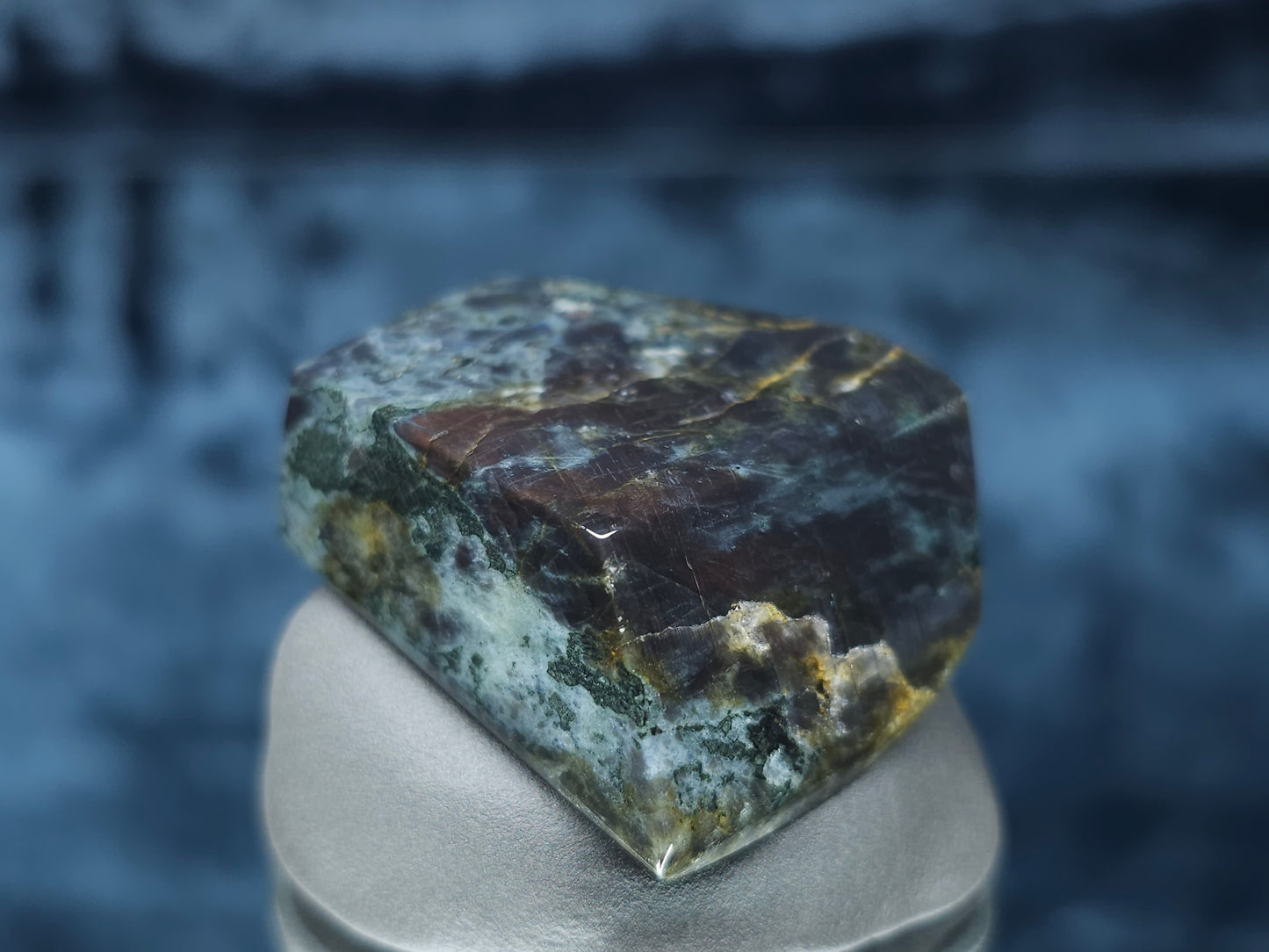 #44081 Labradorite