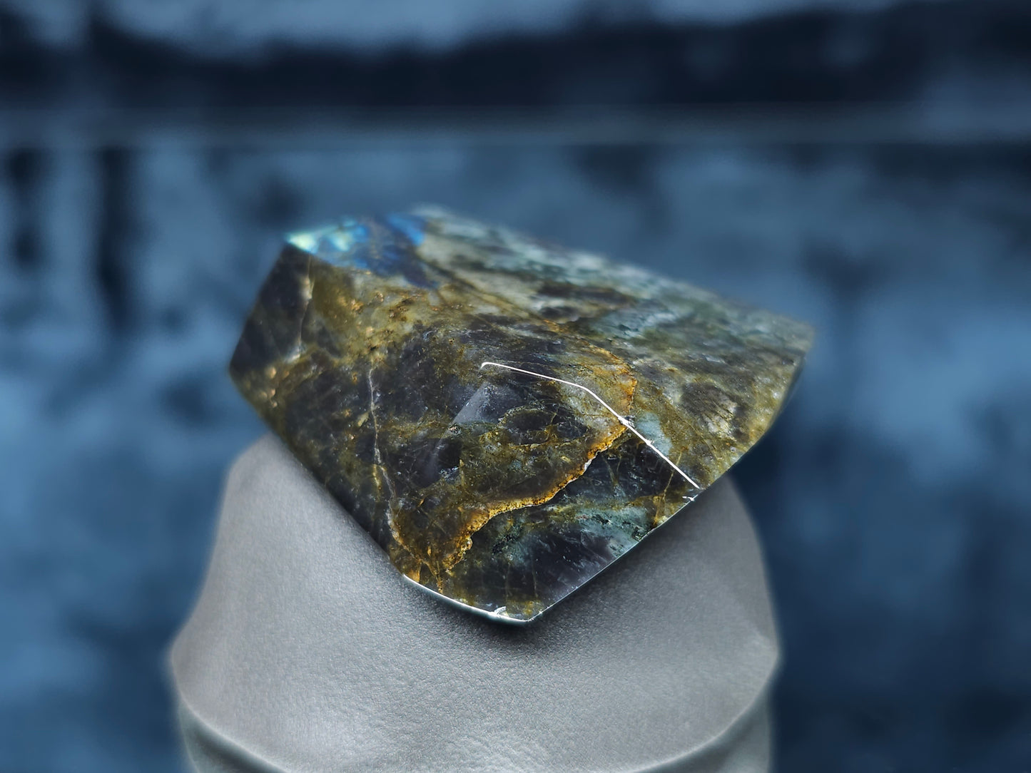#44081 Labradorite