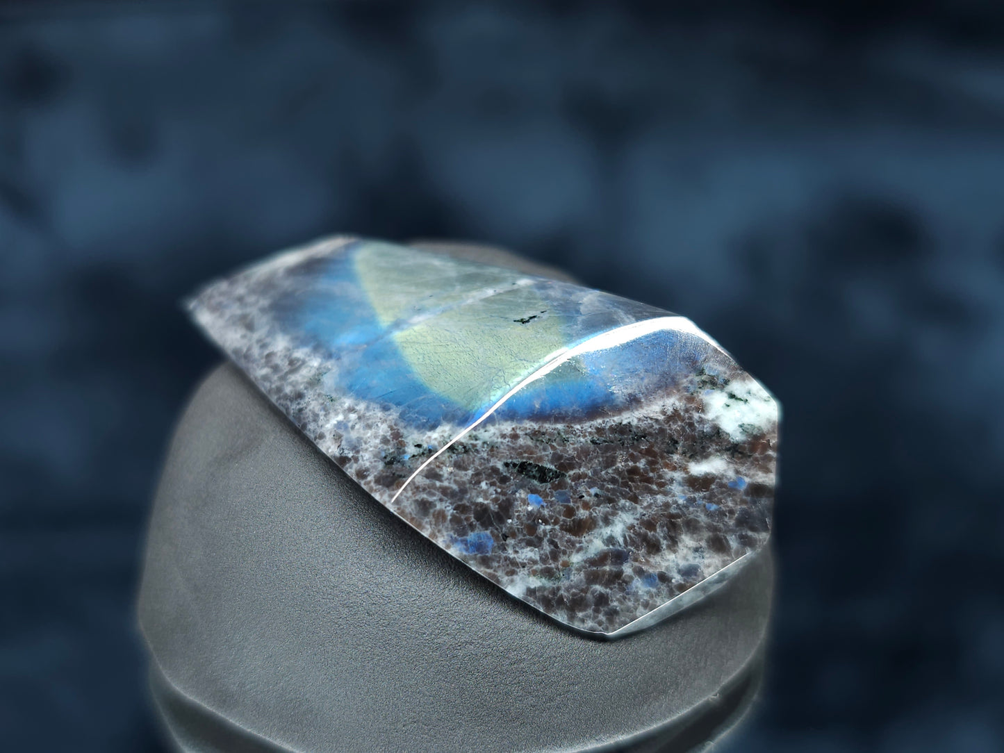 #44082 Labradorite