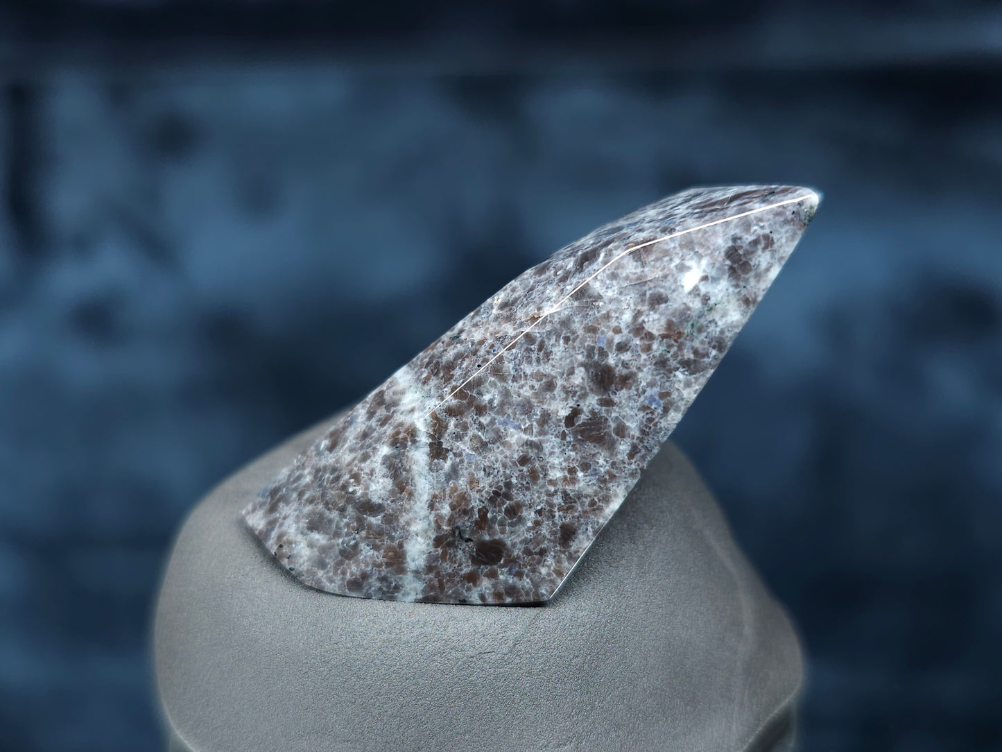 #44082 Labradorite