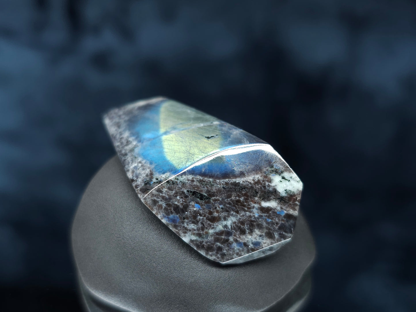#44082 Labradorite