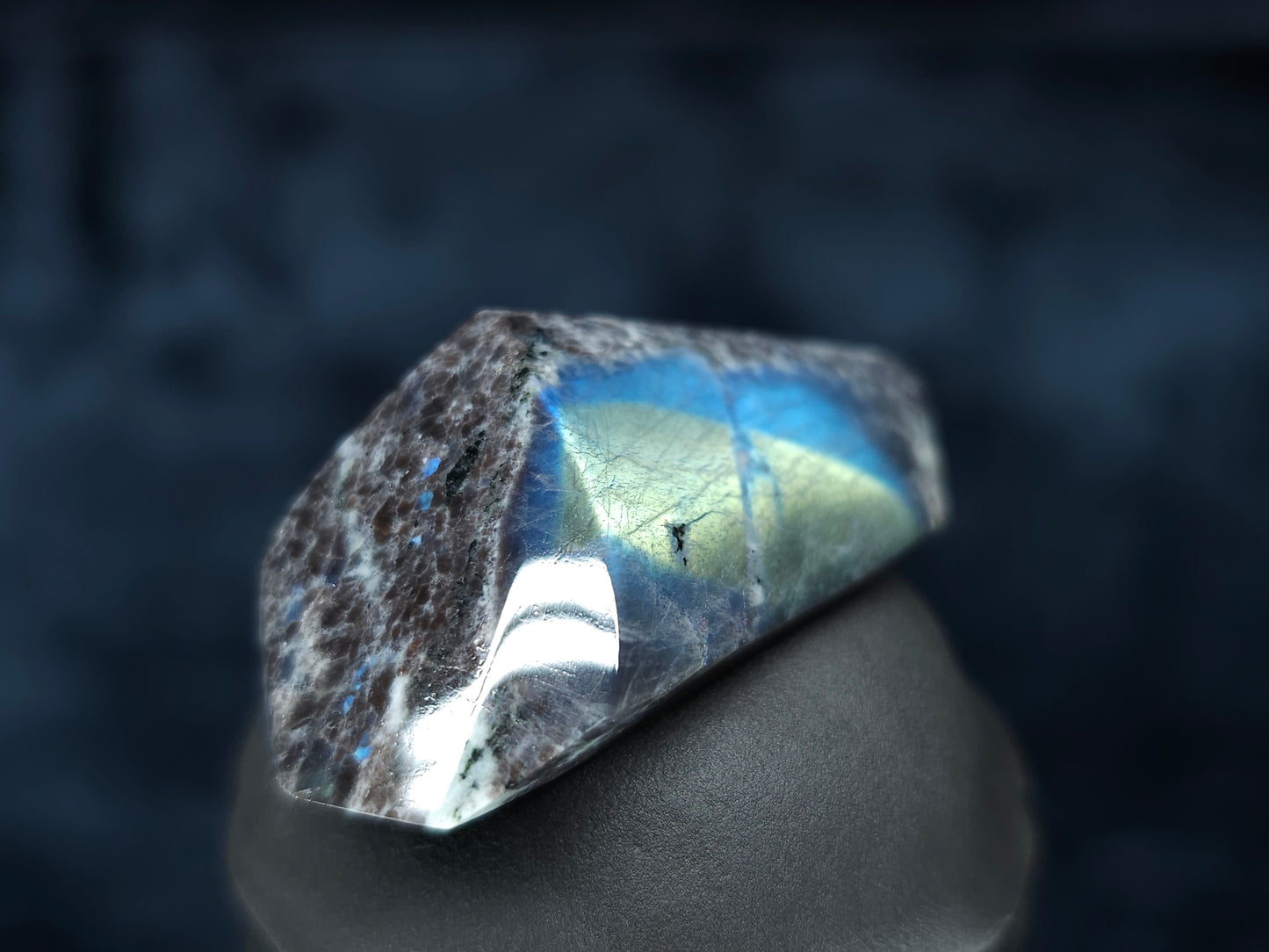 #44082 Labradorite