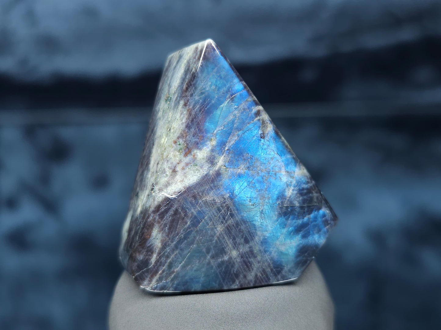 #44010 Labradorite