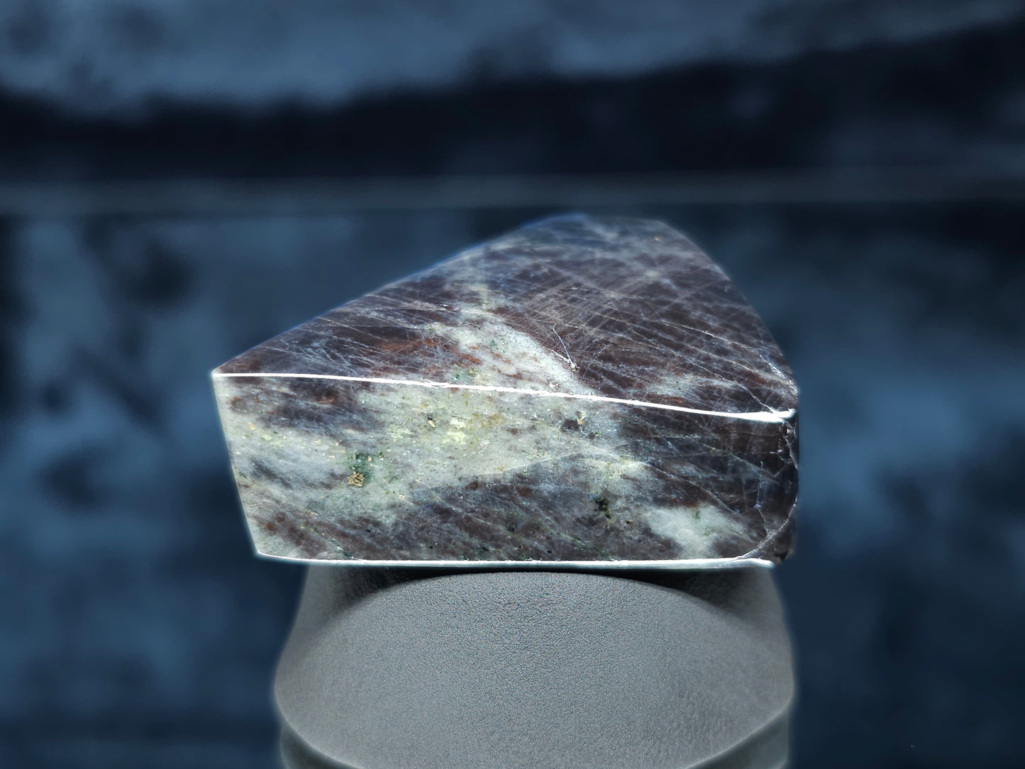 #44010 Labradorite