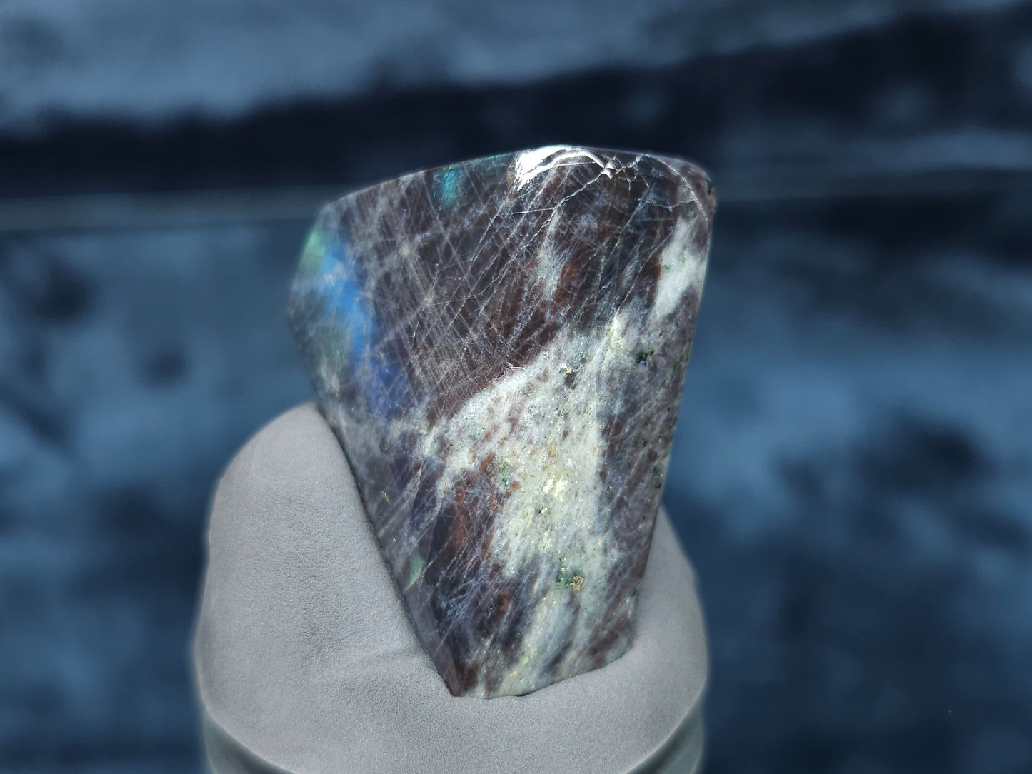 #44010 Labradorite