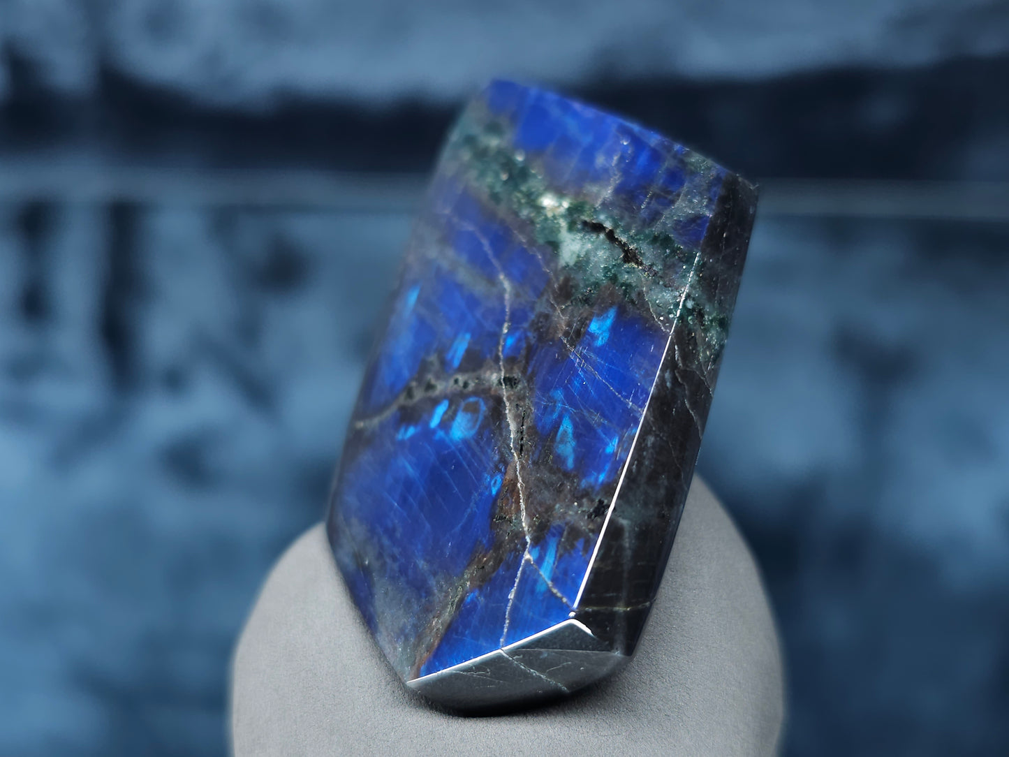 #44012 Labradorite