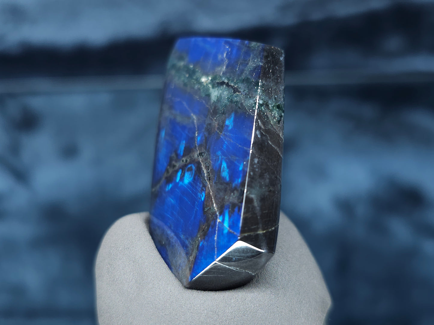 #44012 Labradorite