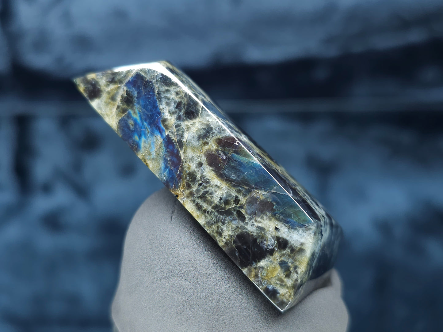 #44014 Labradorite