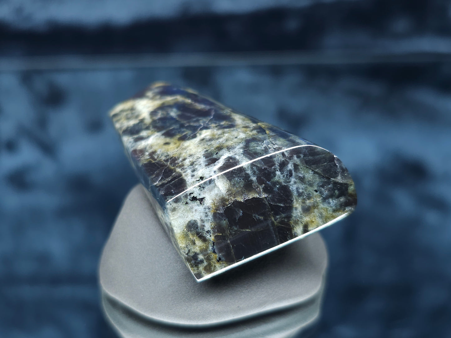 #44014 Labradorite