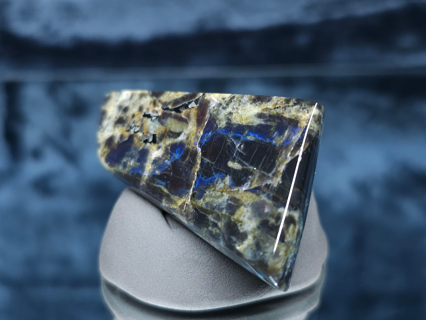 #44014 Labradorite