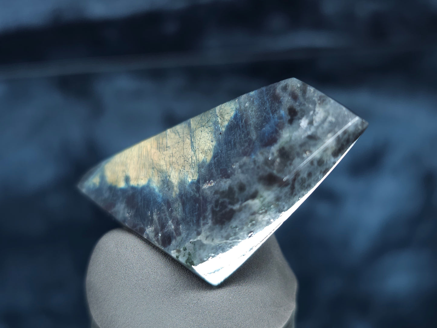 #44017 Labradorite