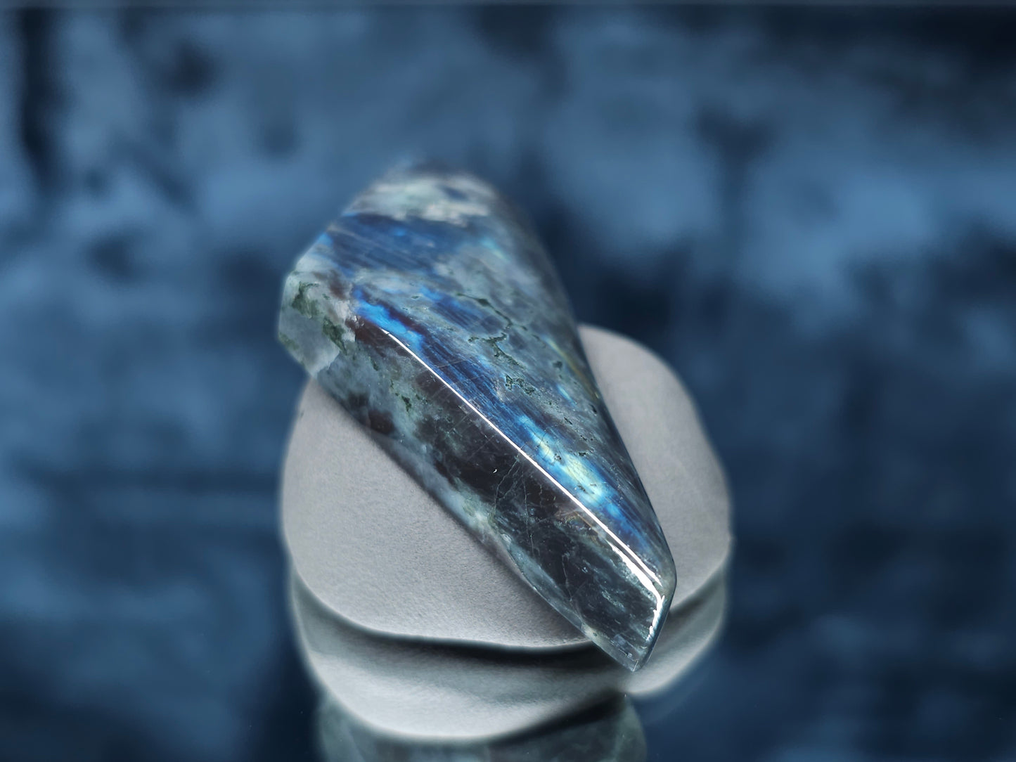 #44017 Labradorite