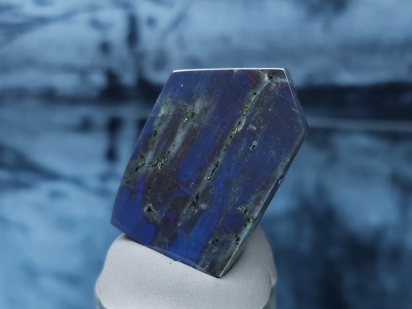 #44018 Labradorite