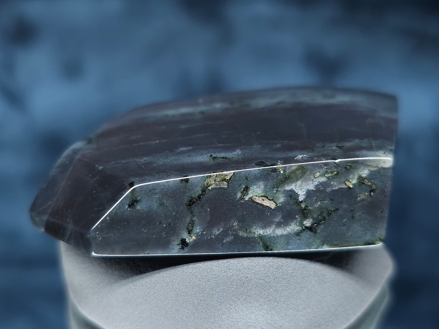 #44018 Labradorite