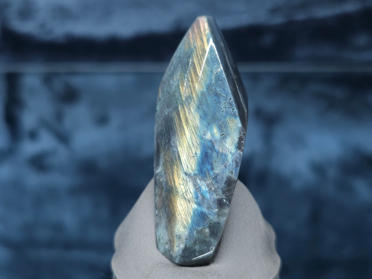 #44024 Labradorite