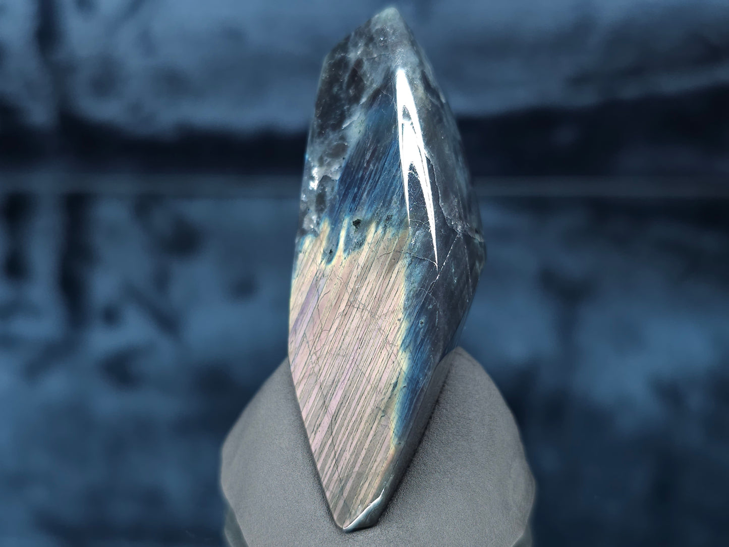 #44024 Labradorite