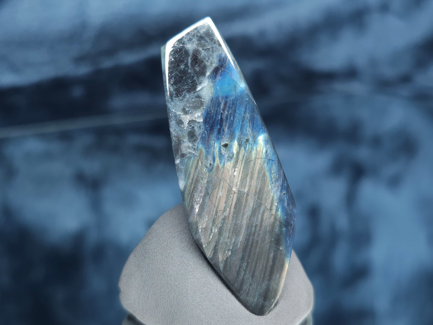 #44024 Labradorite