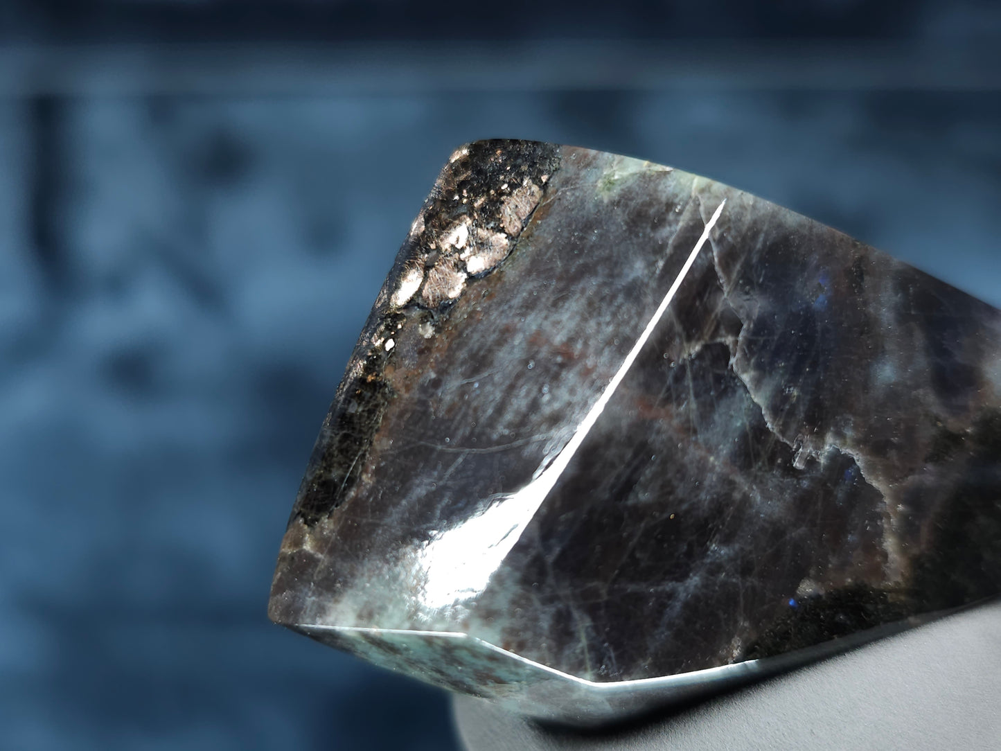 #44027 Labradorite