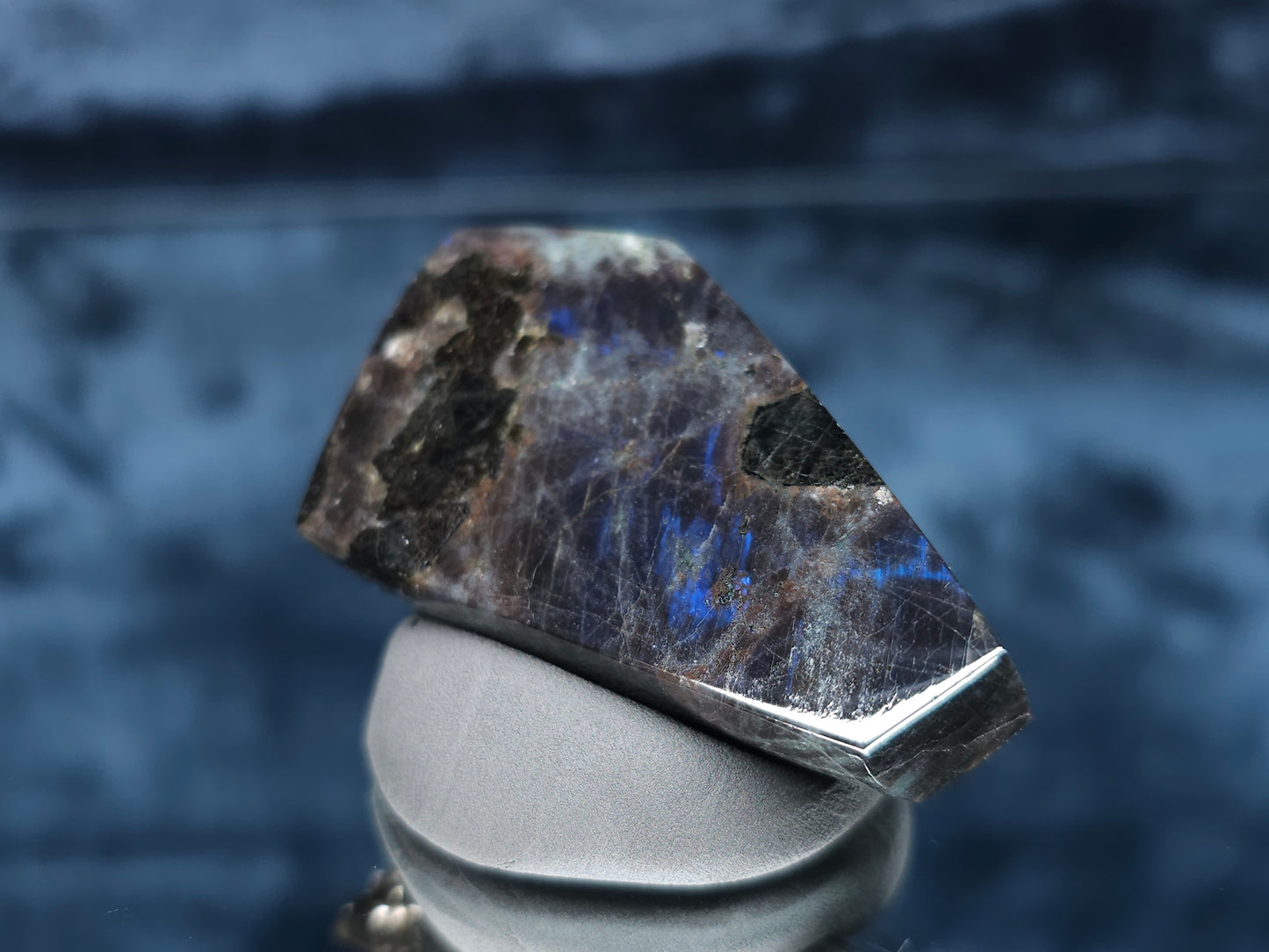 #44027 Labradorite