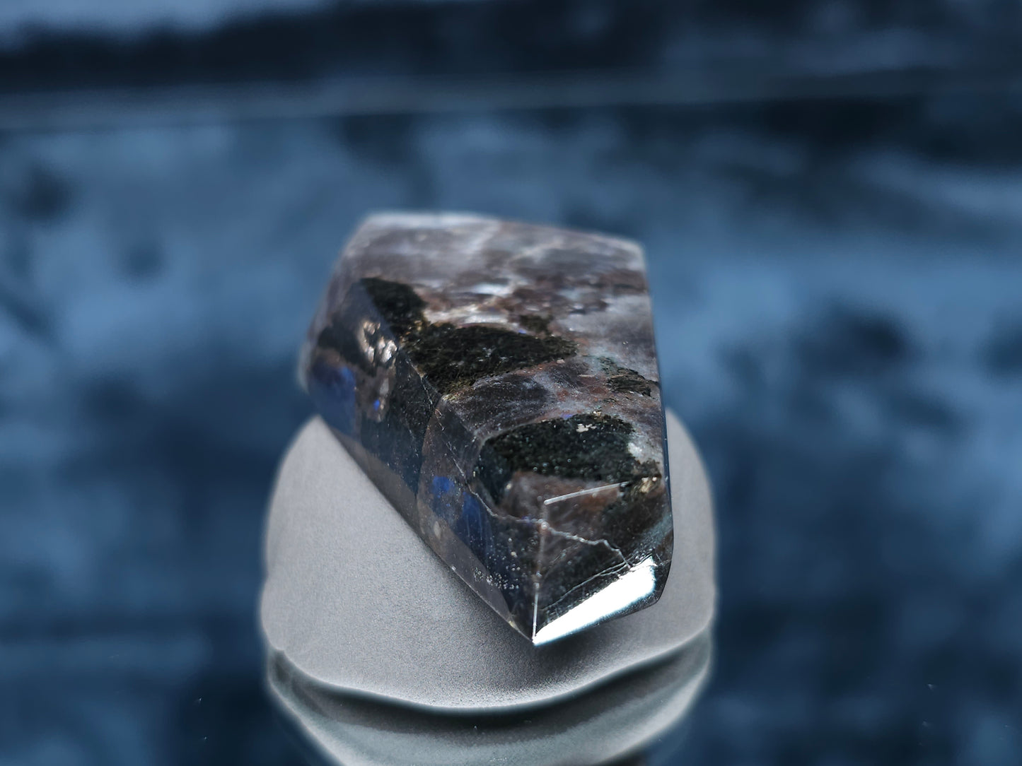 #44027 Labradorite
