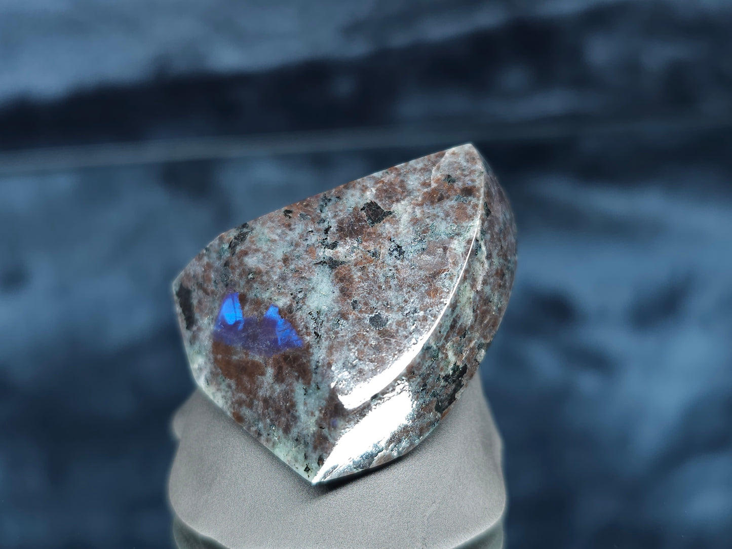 #44029 Labradorite