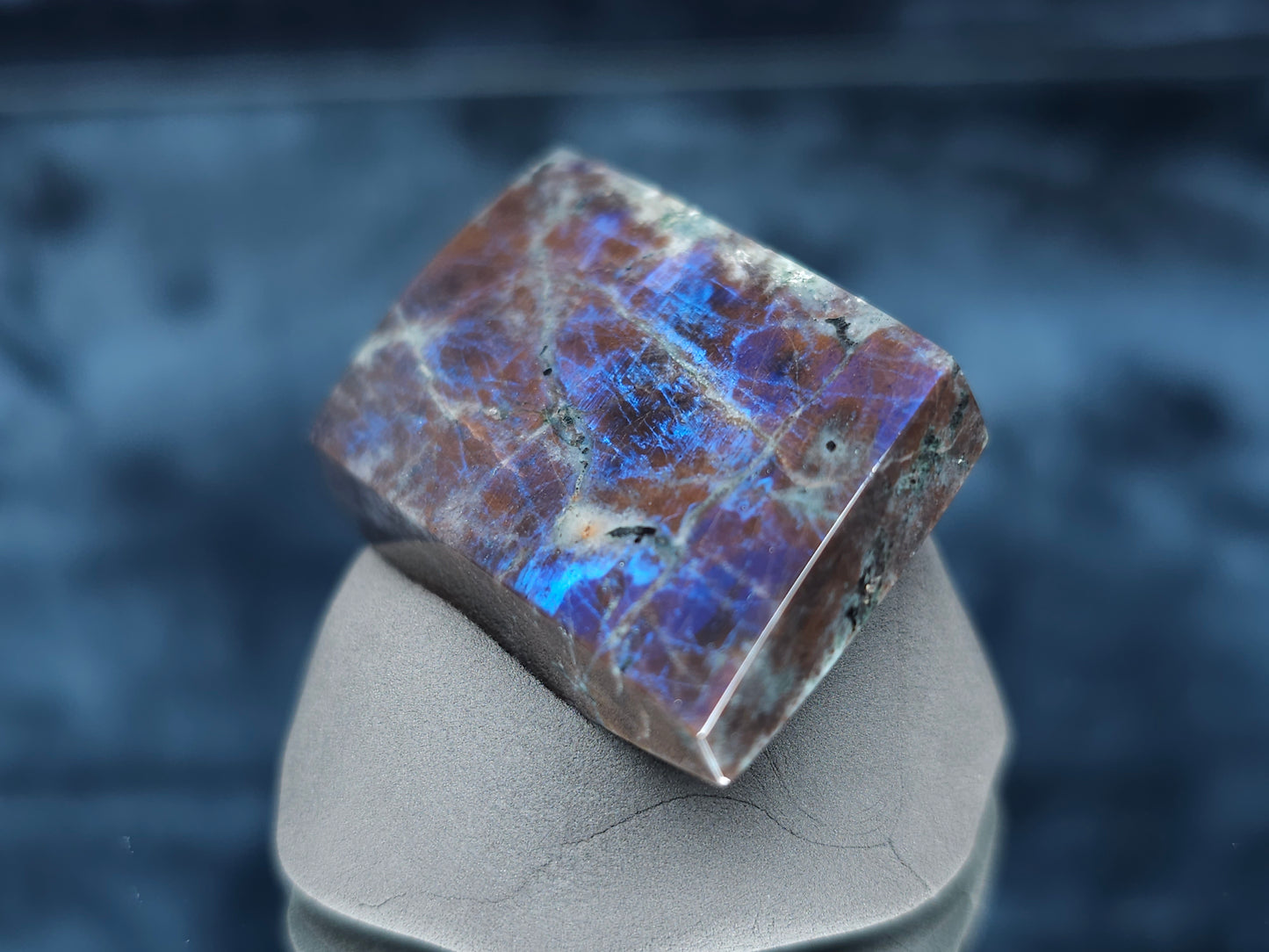 #44030 Labradorite