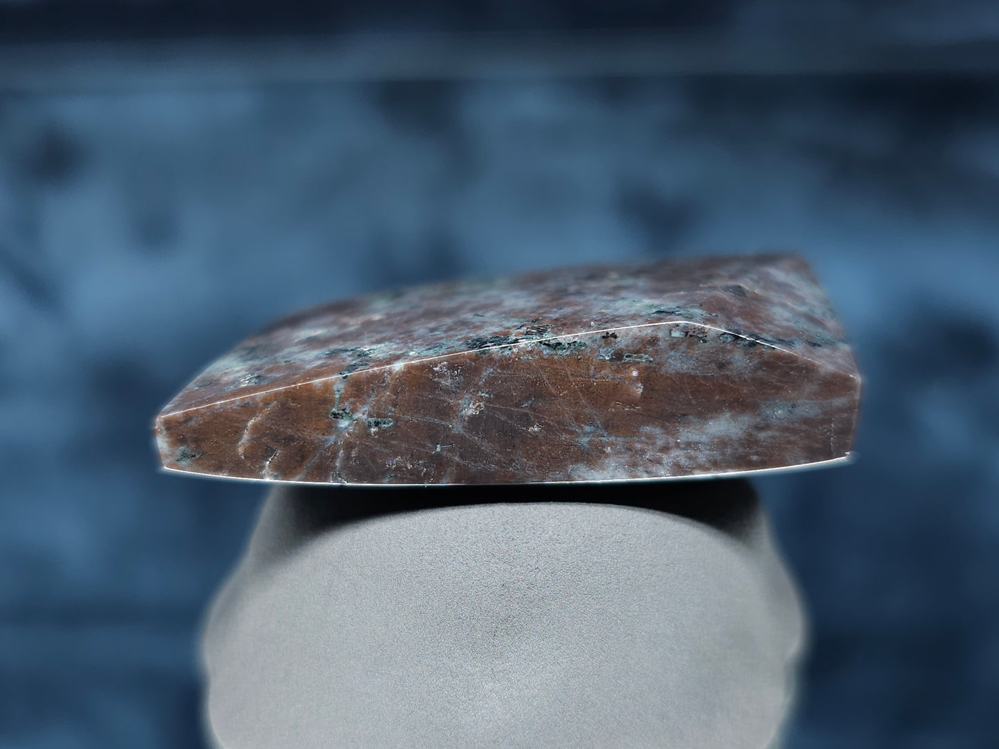 #44030 Labradorite