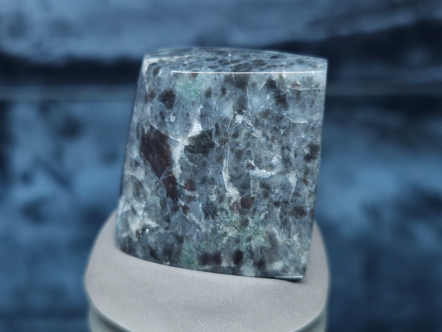 #44031 Labradorite