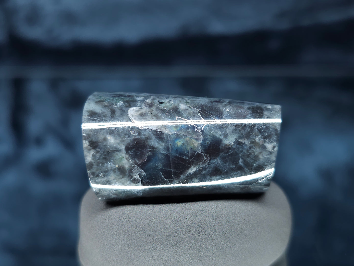 #44031 Labradorite