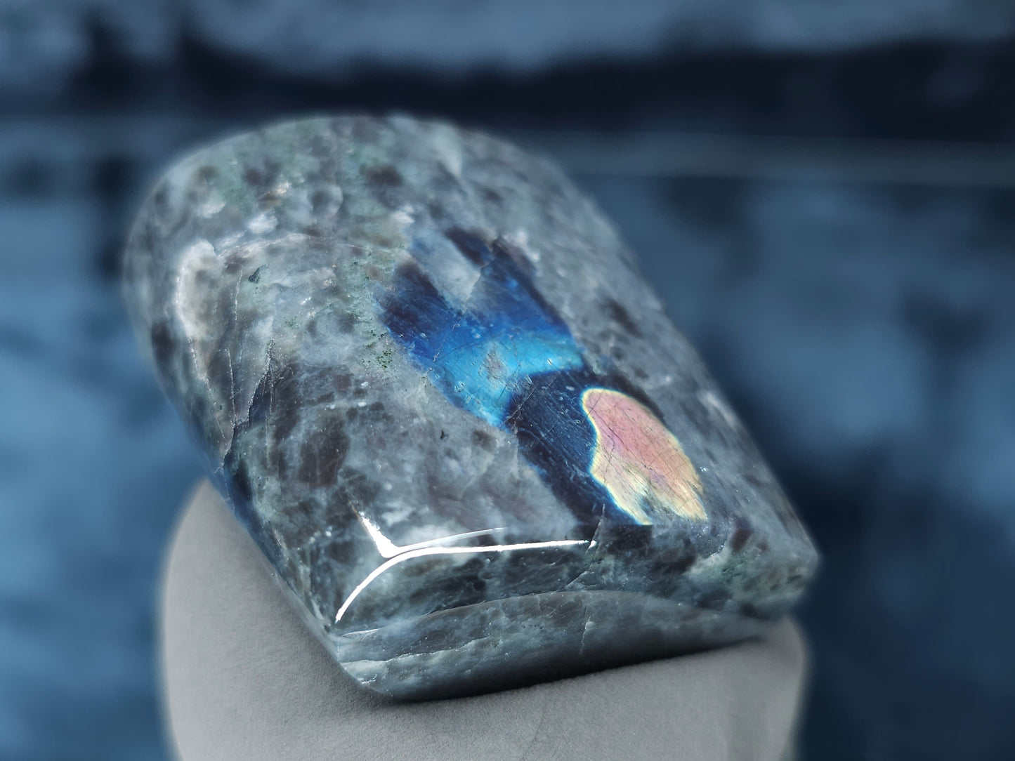 #44031 Labradorite