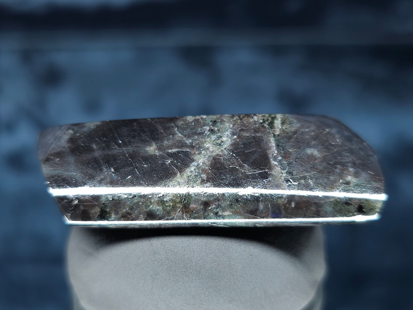 #44033 Labradorite