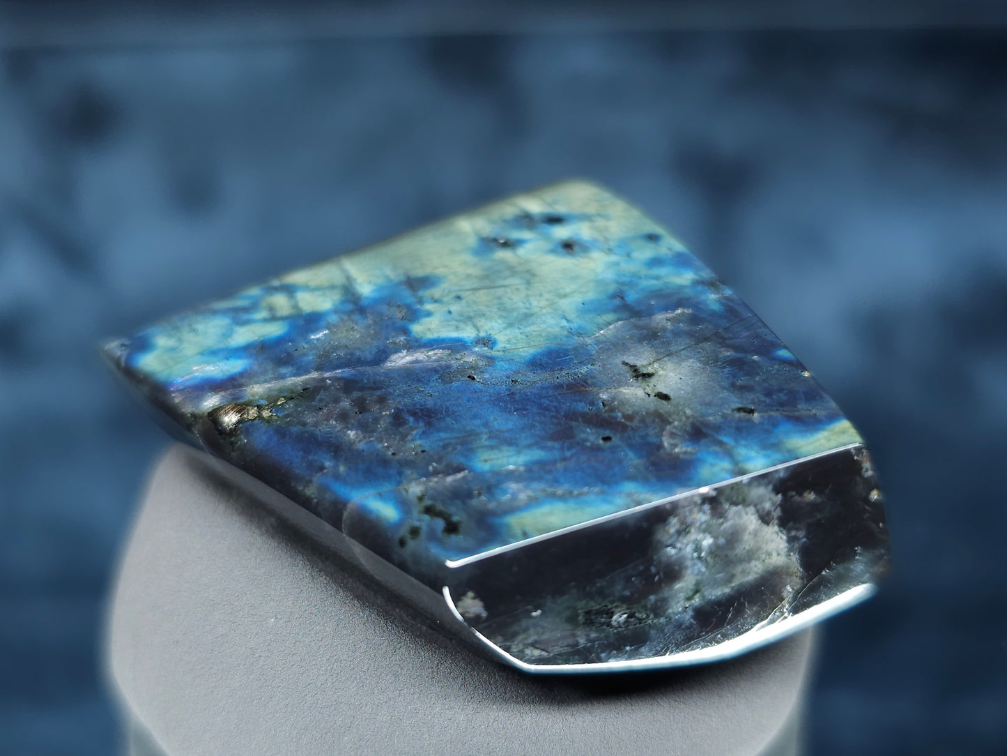 #44035 Labradorite