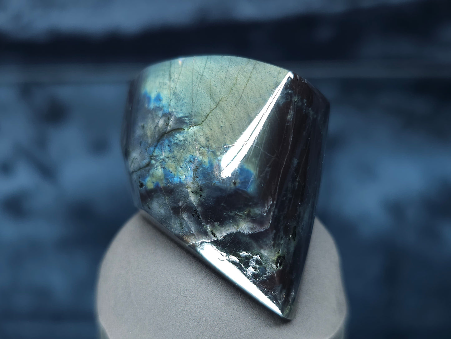#44035 Labradorite
