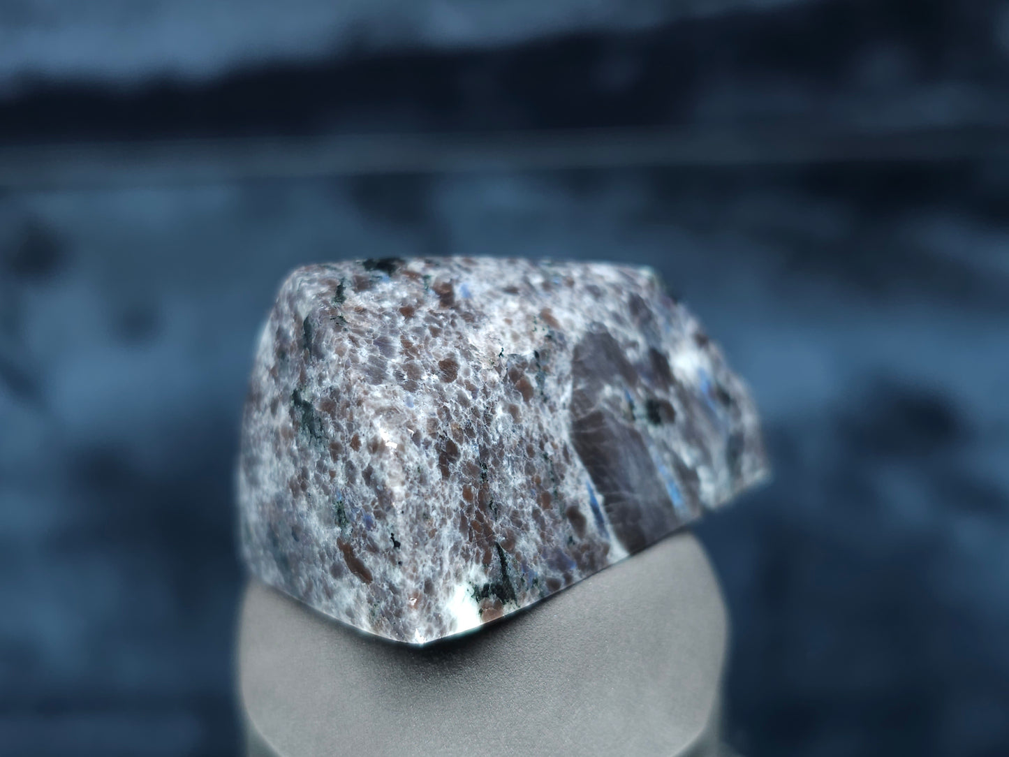 #44042 Labradorite