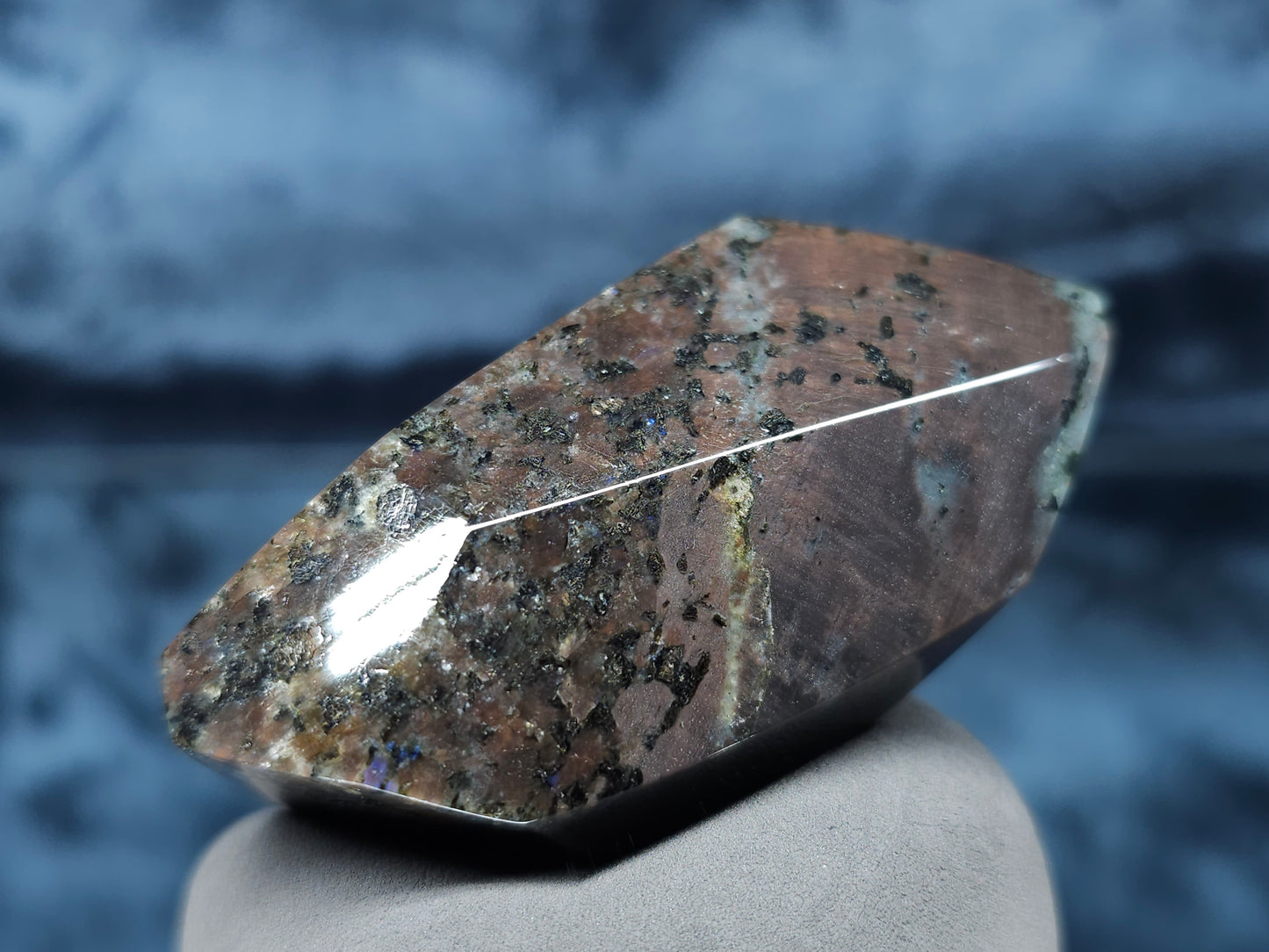 #44045 Labradorite
