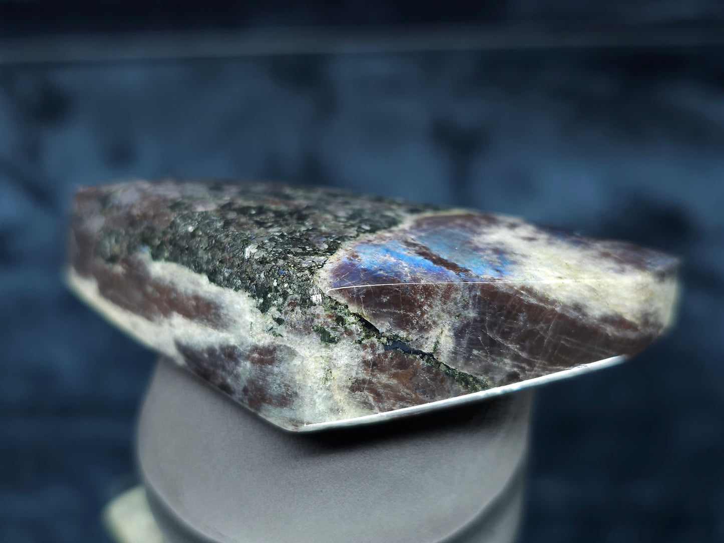 #44048 Labradorite