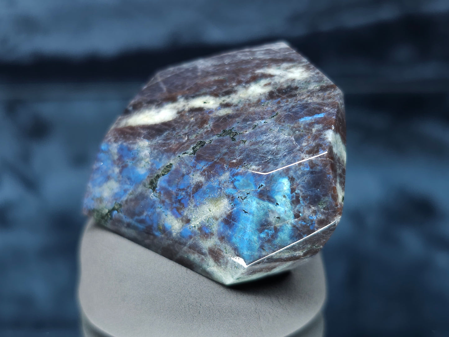#44049 Labradorite