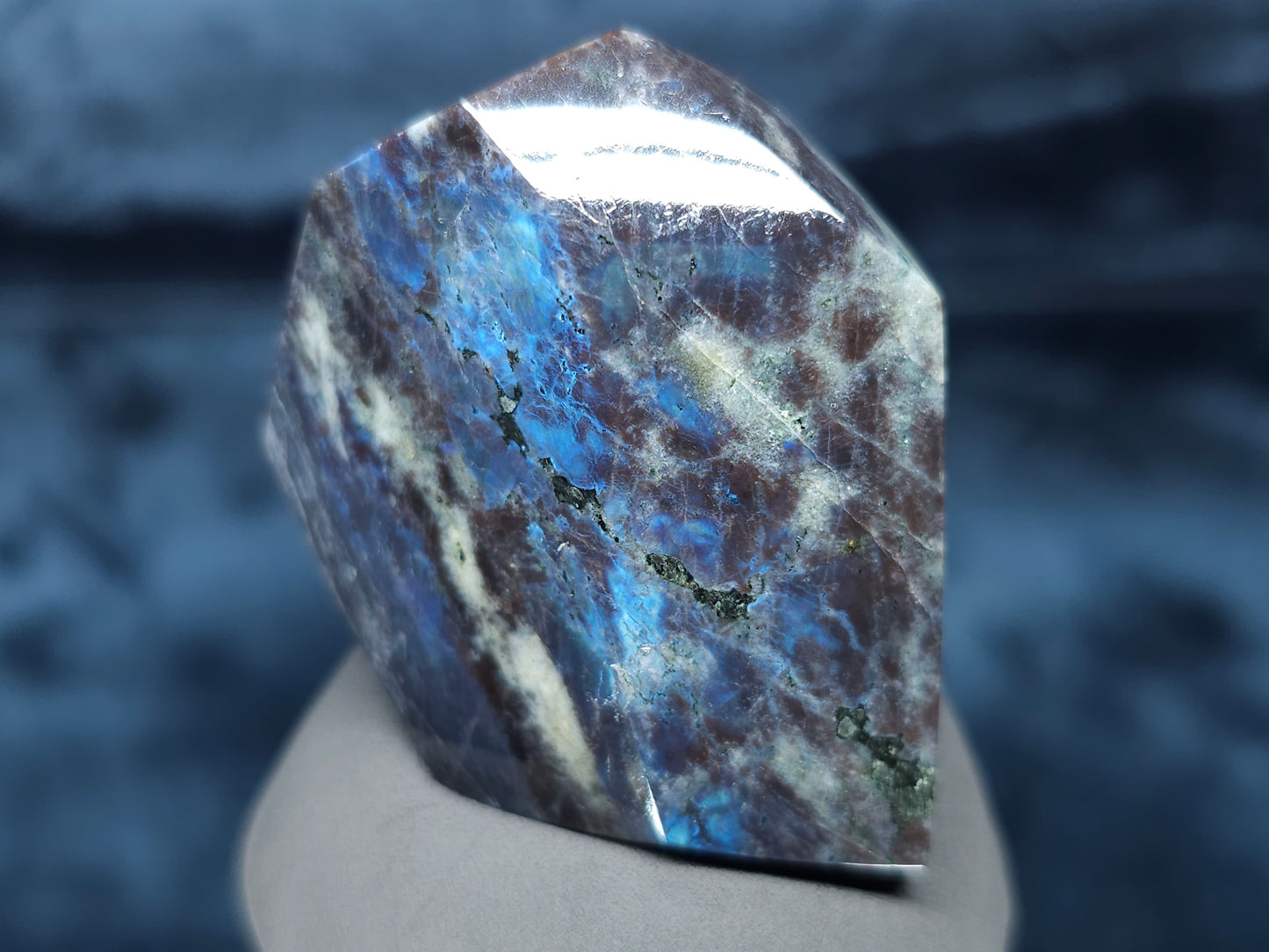 #44049 Labradorite