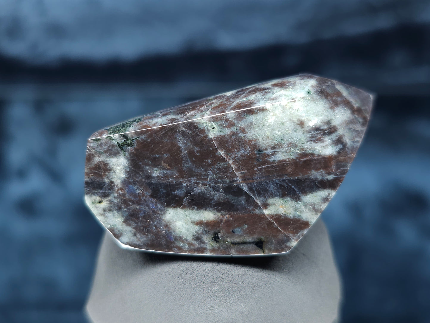 #44049 Labradorite