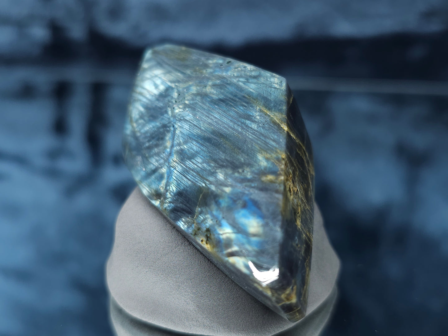 #44050 Labradorite